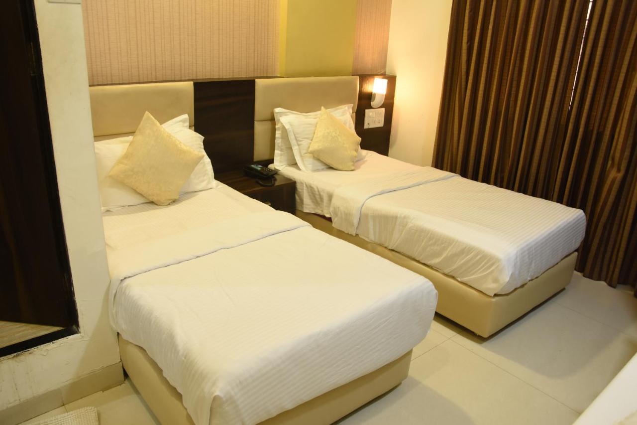 Hotel Galaxy Comforts Bombay Exterior foto